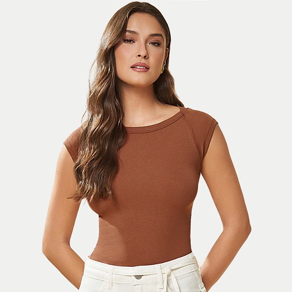BLUSA DOCE TRAMA MANGA CURTA MALHA CANELADA MARROM FEMININO ADULTO