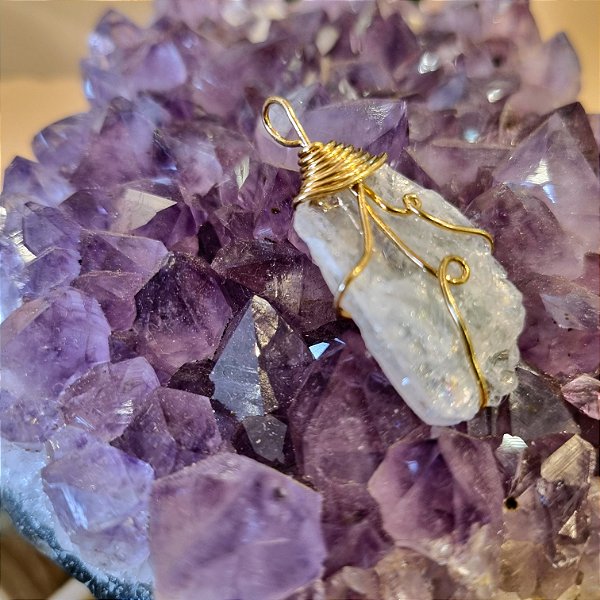 Pingente Hippie Cristal de Quartzo Bruto - Folheado a Ouro