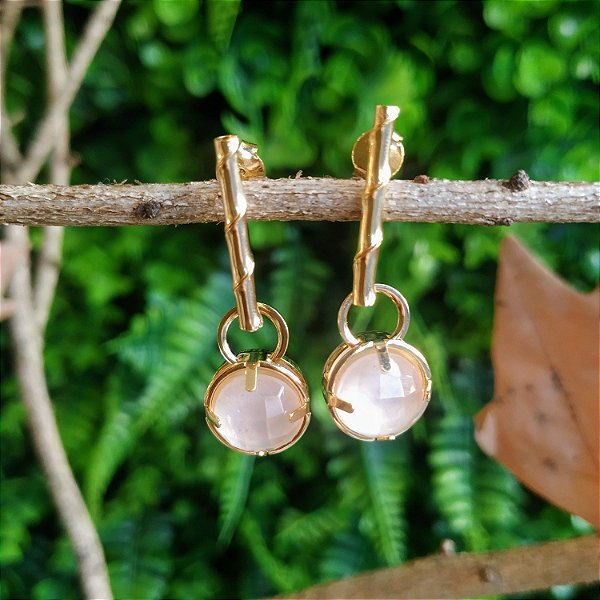 Brinco Suspenso Quartzo Rosa Facetado - Folheado a Ouro