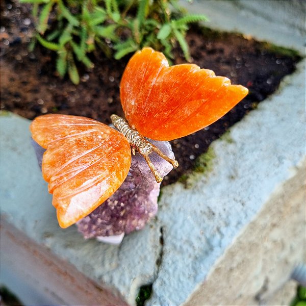 Borboleta Calcita Laranja Base Ametista