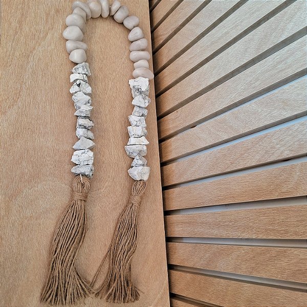 Colar de Mesa Howlita Bruta e Quartzo Branco Rolado