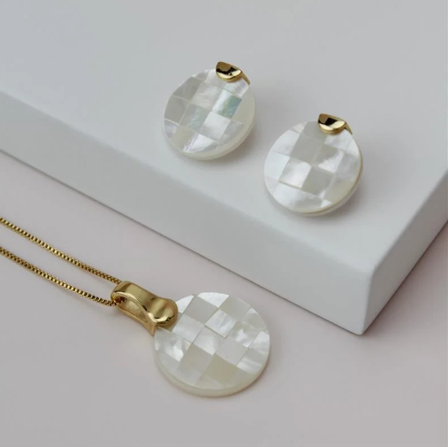 Conjunto Brinco e Colar Madrepérola Mosaico - Folheado a Ouro