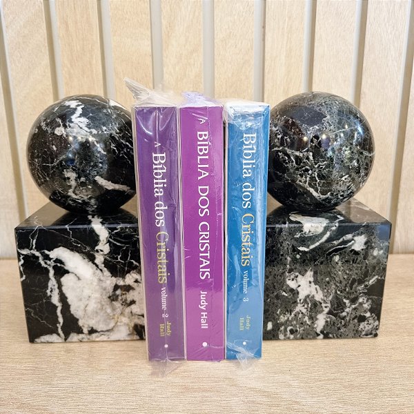 Aparador de Livro Cubo e Esfera Ônix Zebra