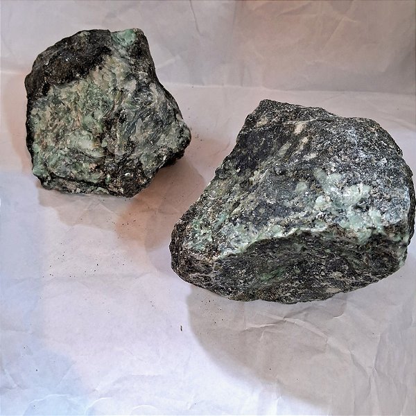 Esmeralda Bruta (Xisto) - 1,400kg