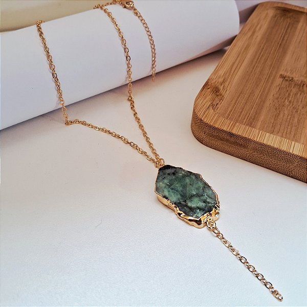 Colar Esmeralda Bruta com Borda Dourada Pingente Fio - Folheado a Ouro