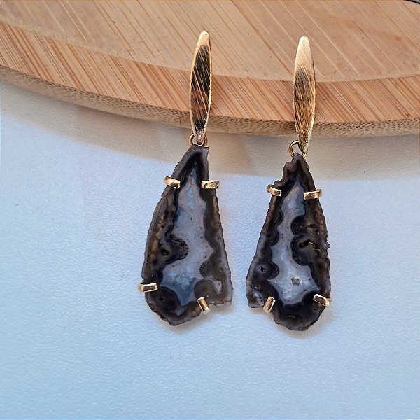 Brinco Garra Ágata Marrom - Borda Dourada - Folheado a Ouro