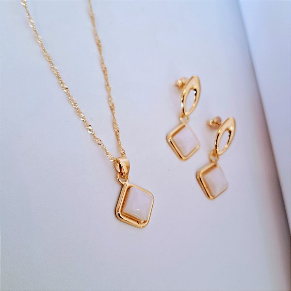 Conjunto Colar e Brinco Triangular Quartzo Branco - Folheado a Ouro