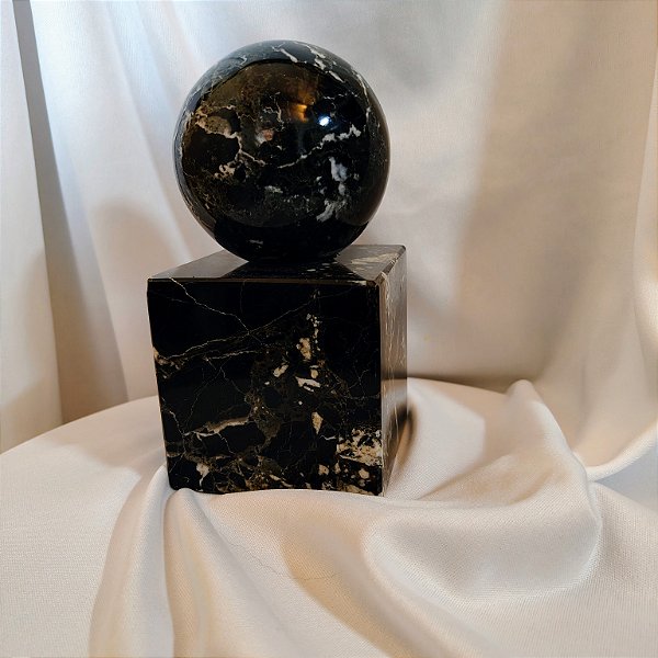 Estatueta Cubo e Esfera Ônix Zebra