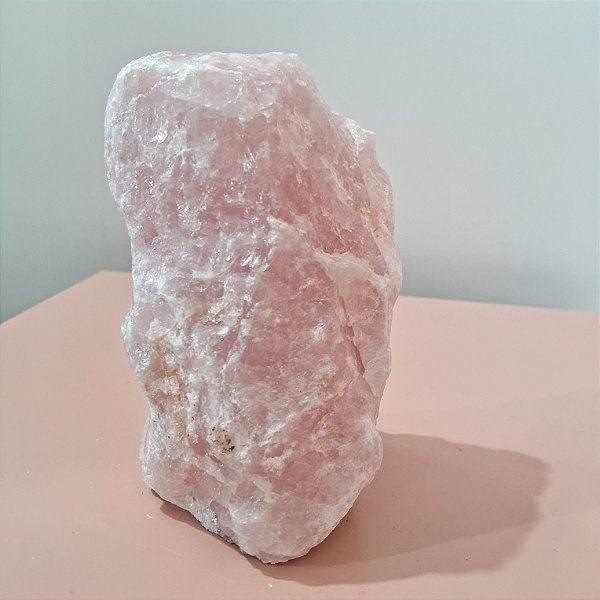 Quartzo Rosa Bruto - Base Serrada