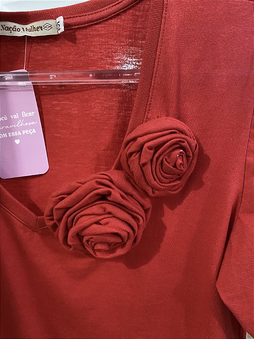 CAMISETA COM FLORES 3D HAIA