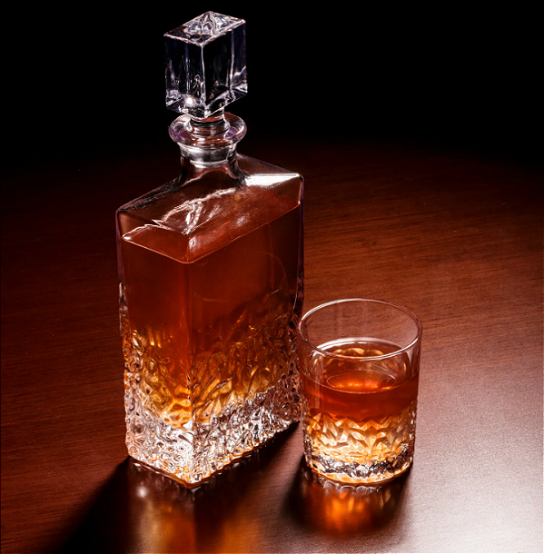 GARRAFA DE CRISTAL PARA WHISKY LAPIDADA 700ML - WOLFF