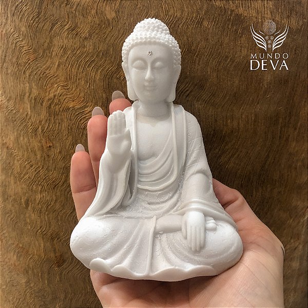 Buda (Abhaya mudra)