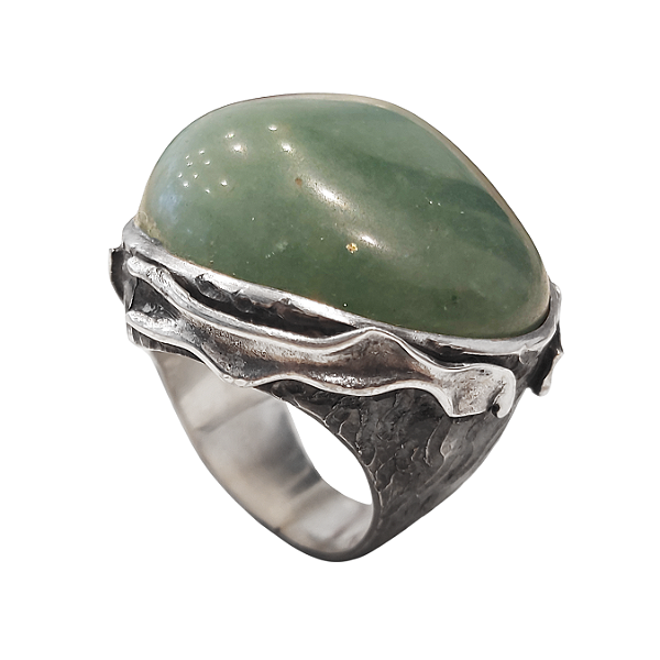 Anel robusto em prata 925 oxidada com quartzo verde