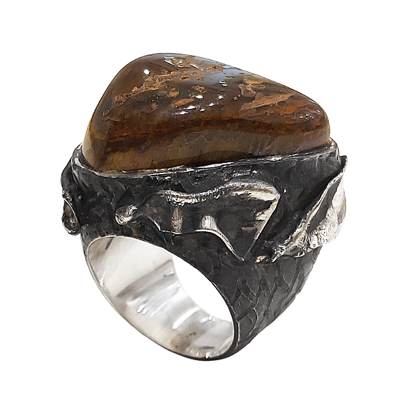 Anel em prata 925 oxidada com pedra olho de tigre natural