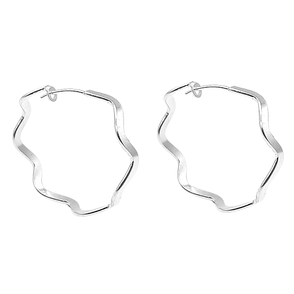 Brinco de argola em prata 925 com fio ondulado