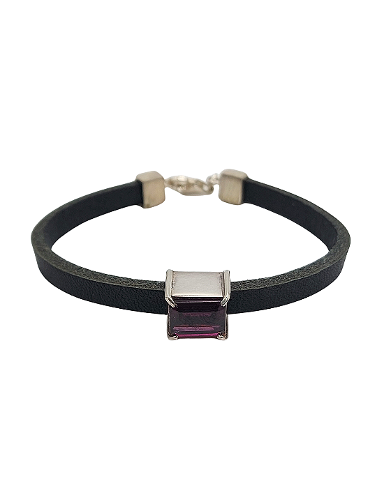 Pulseira de Couro com Pingente de Rodolita Quadrada