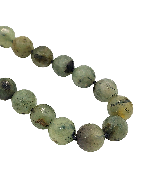 Colar Médio de Prenita com Fecho de Ímã