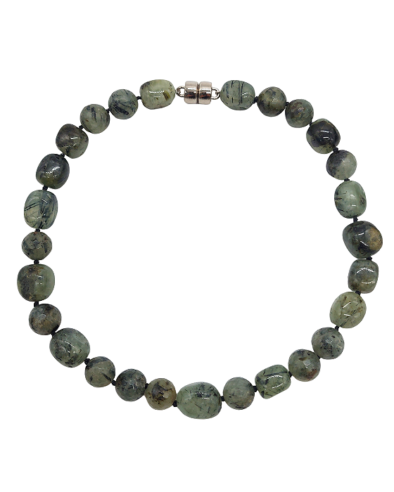 Colar Curto de Prenita com Fecho de Ímã