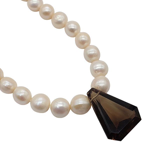Colar de Pérolas com Quartzo Fumê
