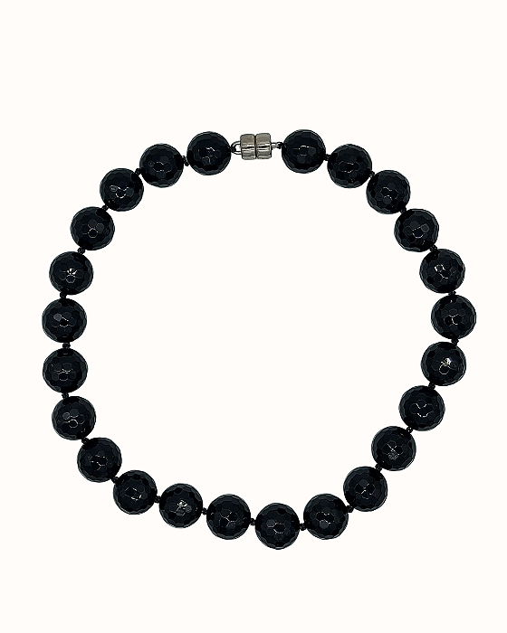 Colar Curto de Ônix Facetado com Fecho de Ímã