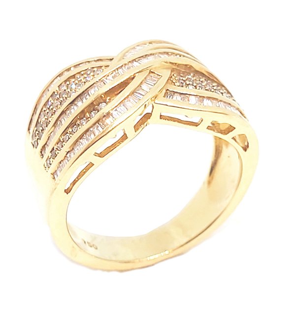 Anel de ouro amarelo 18k com brilhantes