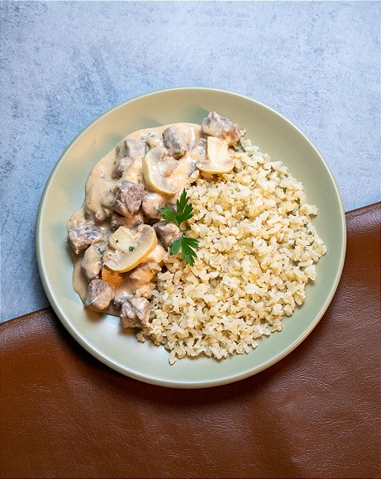 Strogonoff de carne com arroz integral