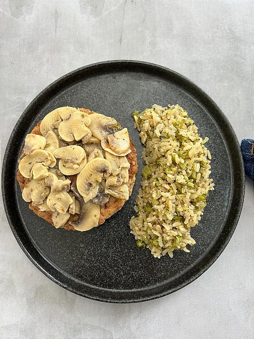 Hambúrguer de Soja com arroz integral e brócolis