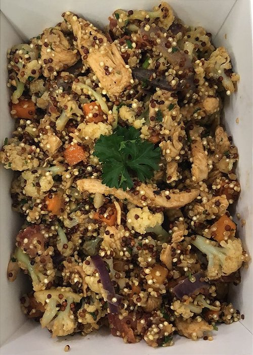 Frango com quinoa e mix de vegetais