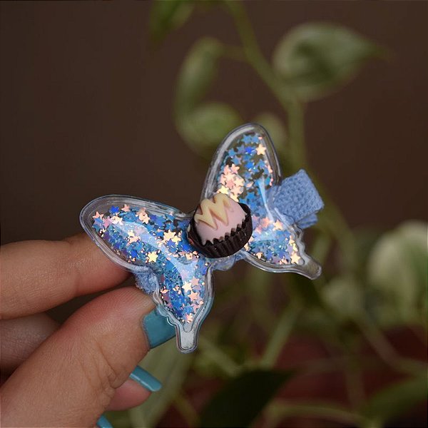 Presilha bico de pato infantil borboleta transparente com cupcake