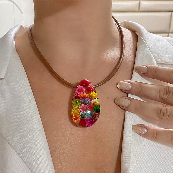 Colar Márcia Pouso gota resina flores coloridas