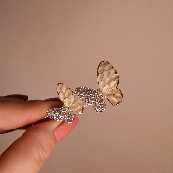 Presilha borboletas madrepérola cristais dourado
