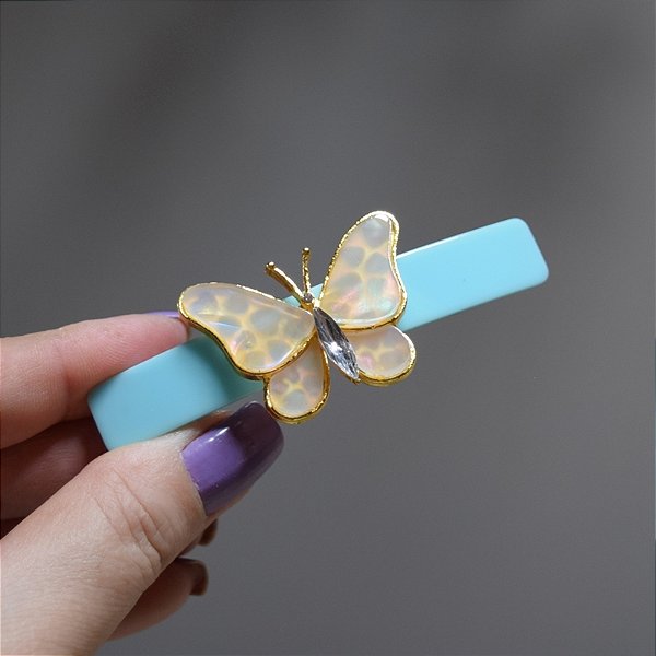 Presilha borboleta resina acrílico azul