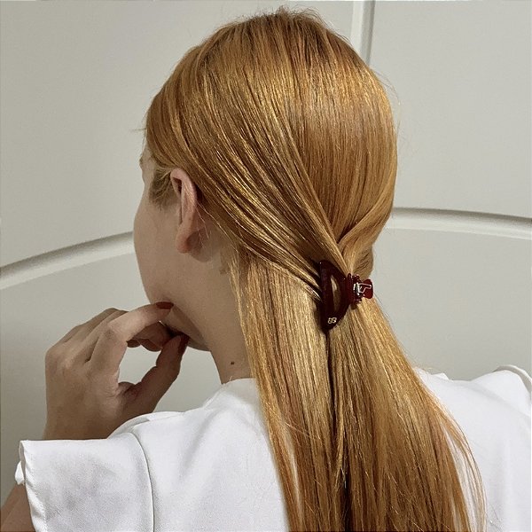 Piranha de cabelo Bianca acrílico vermelho escuro 05 306