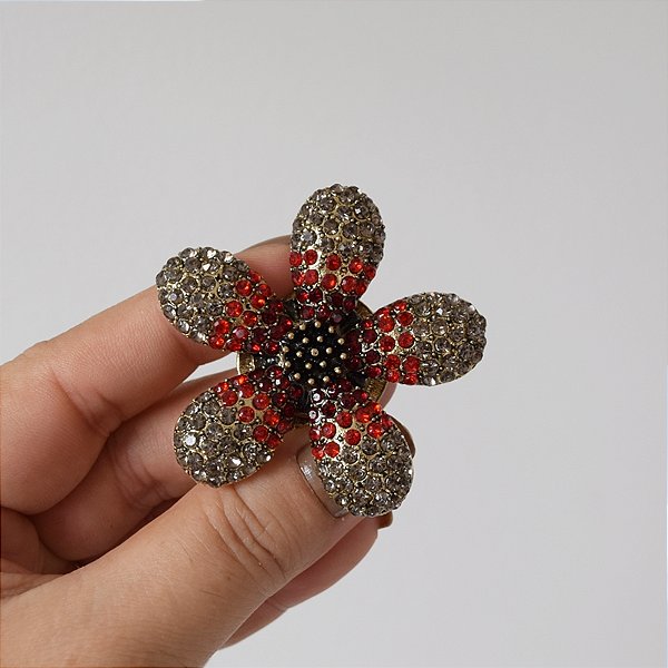 Broche magnético flor cristais vermelho