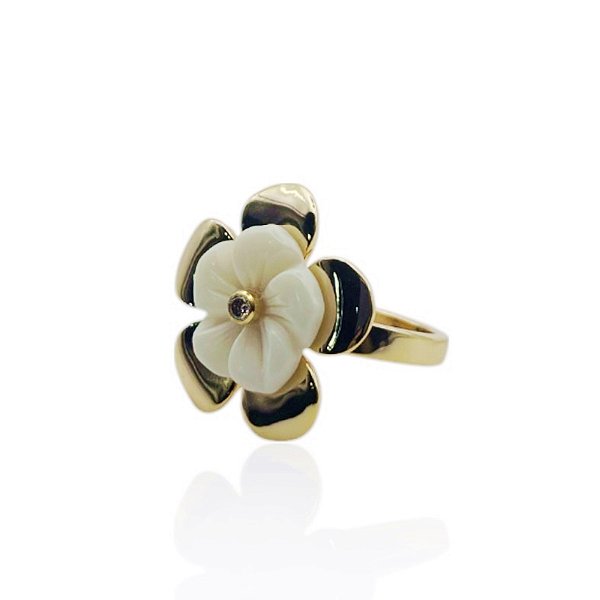 Anel flor madrepérola ouro semijoia AN 702