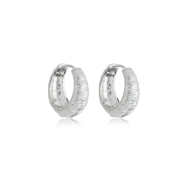 Brinco argolinha metal texturizado ródio semijoia BA 5782