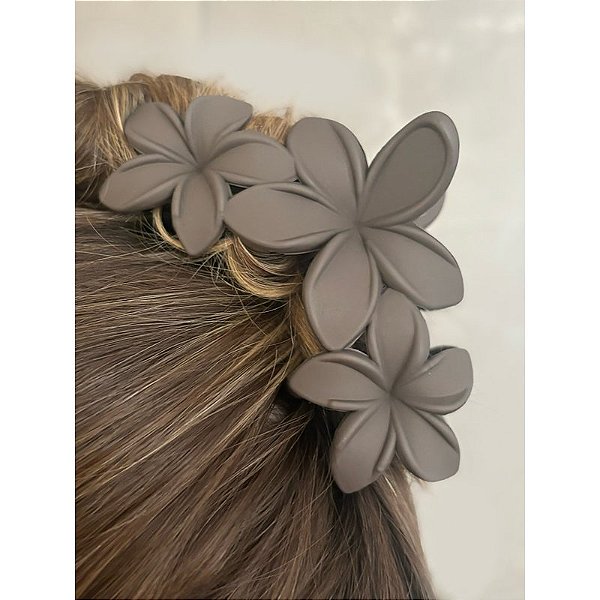 Piranha de cabelo flores acetato marrom