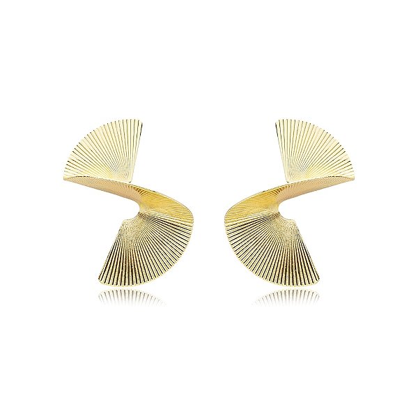 Brinco leque metal torcido ouro semijoia 20417