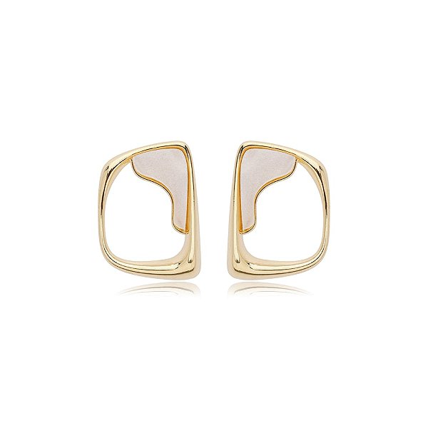 Brinco orgânico madrepérola ouro semijoia