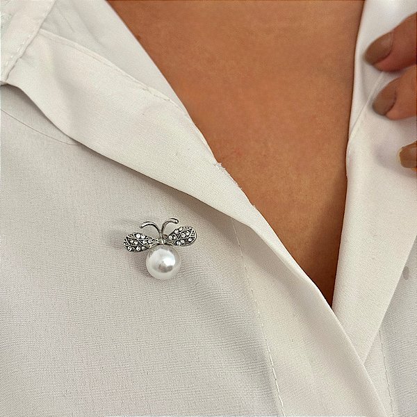 Broche pin borboleta pérola strass ródio semijoia