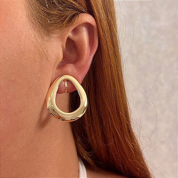 Brinco pressão orgânico vazado ouro semijoia B689PS