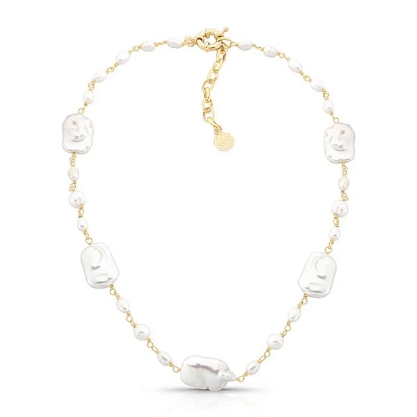 Colar curto pérolas de água doce ouro semijoia