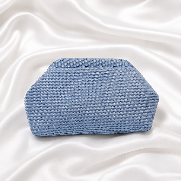 Bolsa Clutch Pouch de Palha Azul com Alça de Corrente Dourada