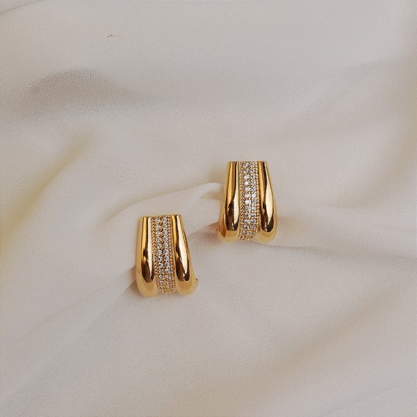 Brinco curvado zircônia ouro semijoia