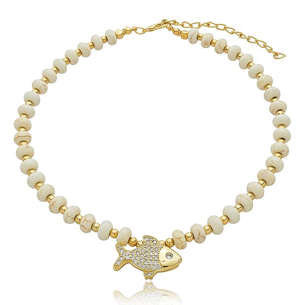 Colar peixe resina bege ouro semijoia