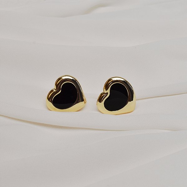 Brinco pressão coração esmaltado preto ouro semijoia 6890805