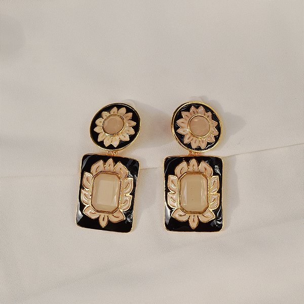 Brinco pressão Rosana Bernardes flores esmaltadas preto ouro semijoia