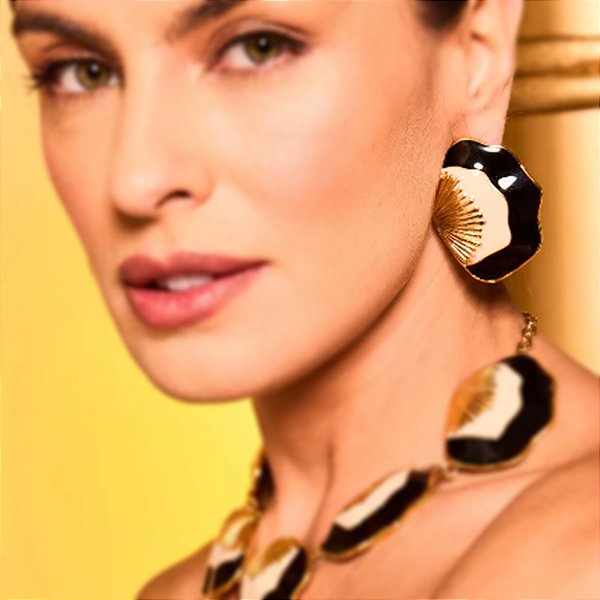 Brinco pressão Rosana Bernardes concha resina ouro semijoia