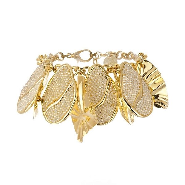 Pulseira Juliana Manzini penduricalhos pérolas dourado