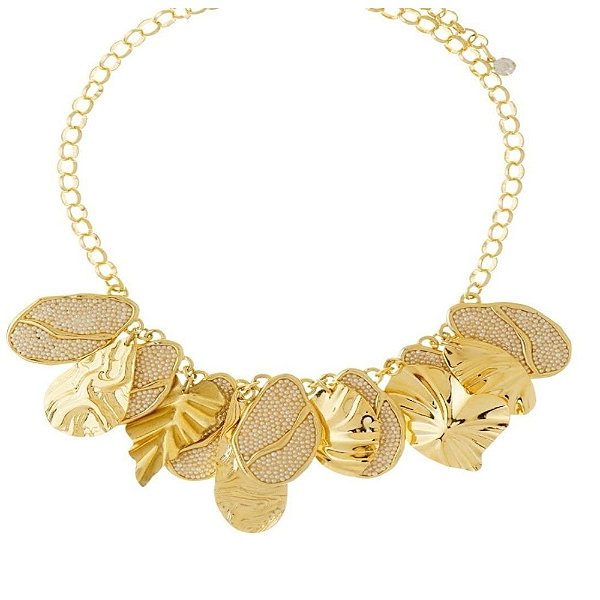 Colar Juliana Manzini penduricalhos pérolas dourado